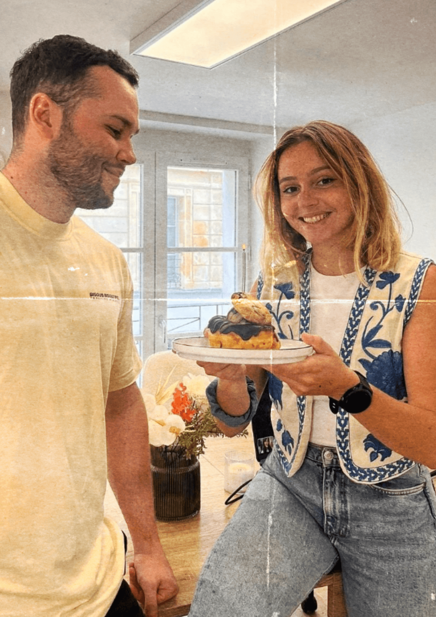 Manon Roch et Martin — sourire complice